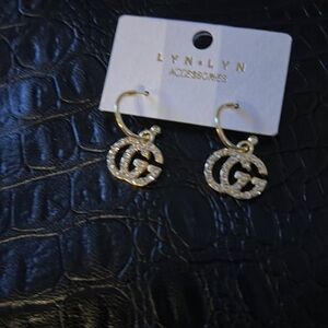 Gold‎ earrings